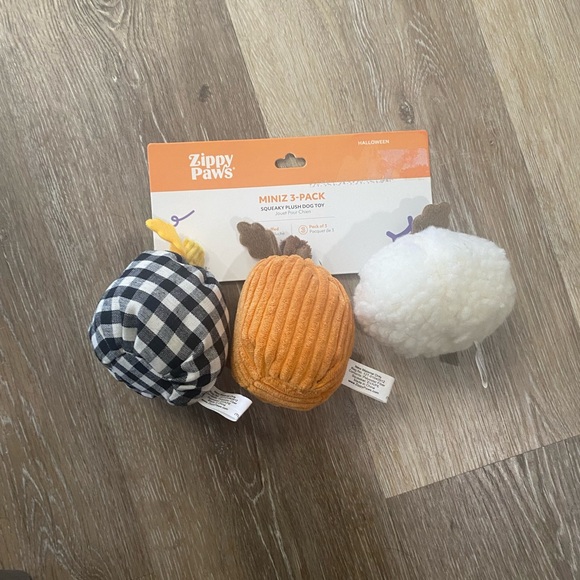 ZippyPaws 3-Pack Halloween MINIZ GOURDS, Squash, Pumpkin Dog Toy with squeaker - Picture 3 of 3